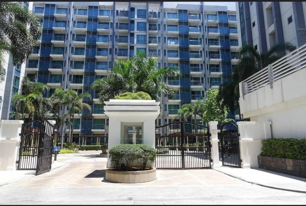 Lovely 2 Bed Room Condo Infront Of Naia Terminal 3 Manila Zewnętrze zdjęcie